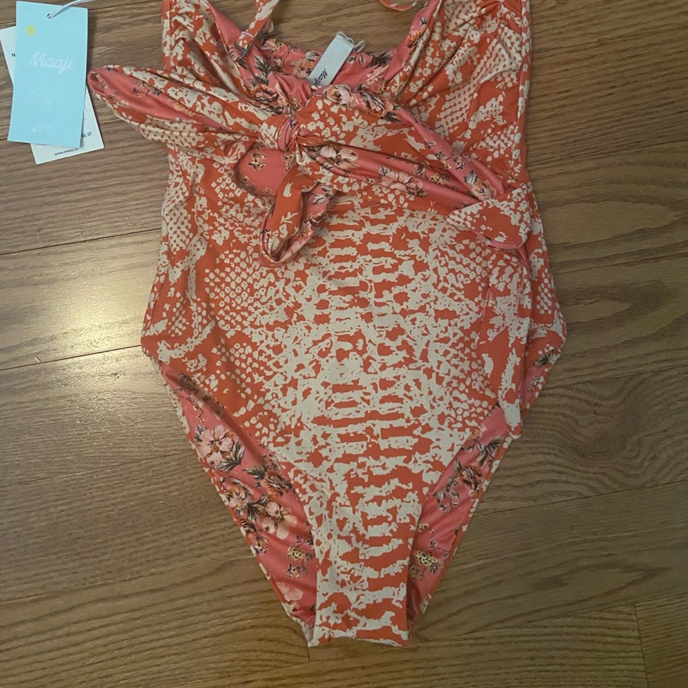 MAAJI REVERSIBLE MULTI-WAY CHEEKY CUT CONVERTIBLE ONE PIECE - Picture 7 of 10